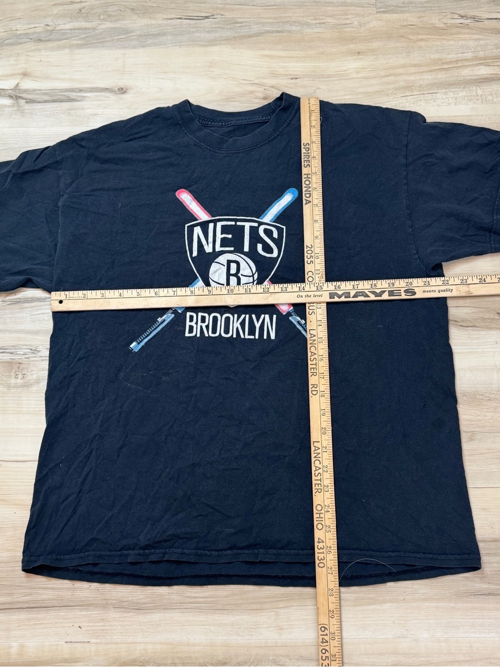 Vintage Brooklyn Nets Black Graphic Tee - Men's Crewneck - Picture 3 of 4